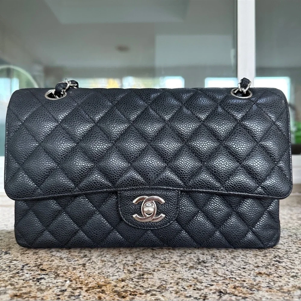 ❌❌SOLD❌❌Classic❌❌ Medium double flap - Picture 1 of 8